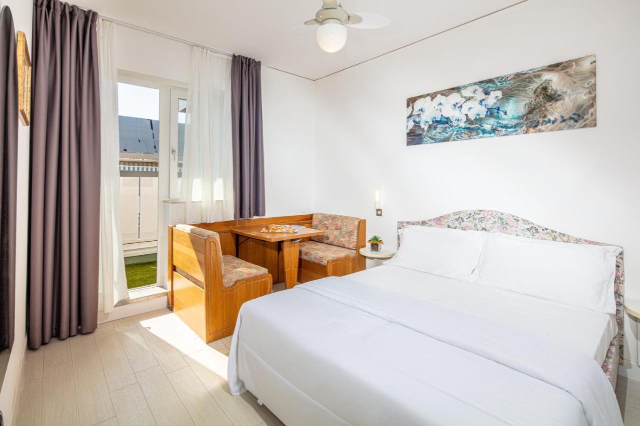 Hotel Alexander Bibione Quarto foto
